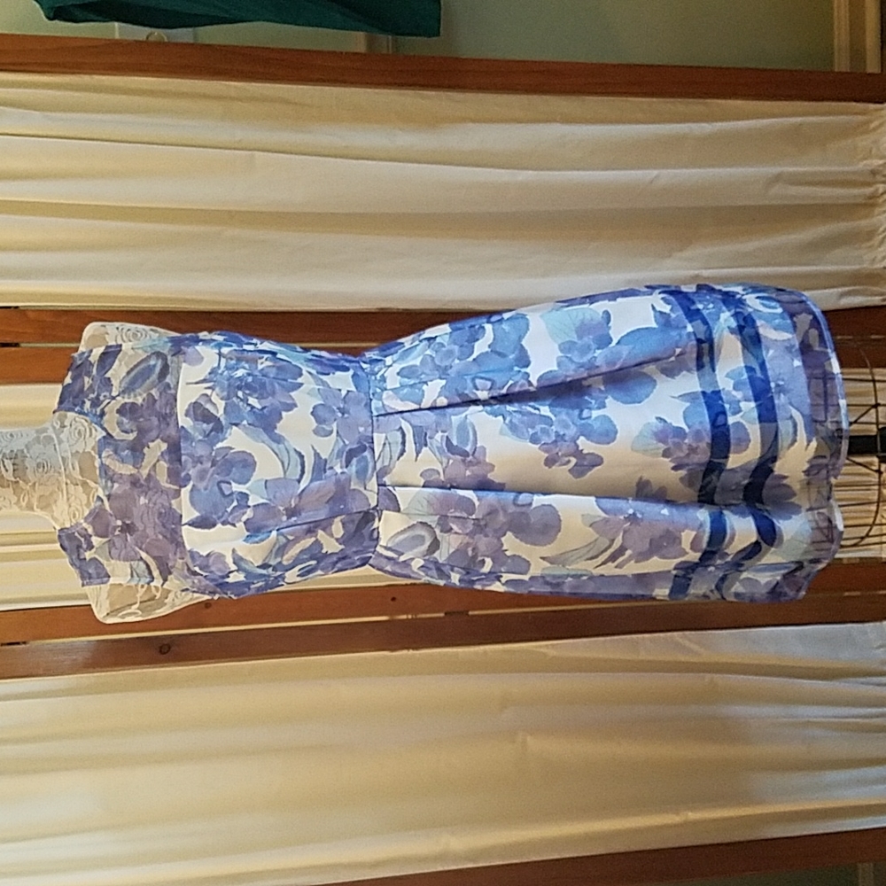 NWOT Just Taylor Blue Floral Dress Size 4